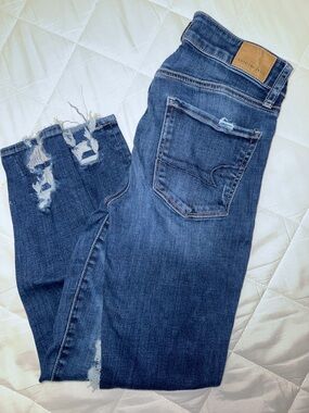 American Eagle Outfitters Women's Dark Blue Distressed Skinny Jeans